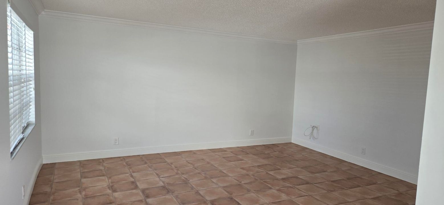 For Sale: $149,900 (2 beds, 2 baths, 902 Square Feet)