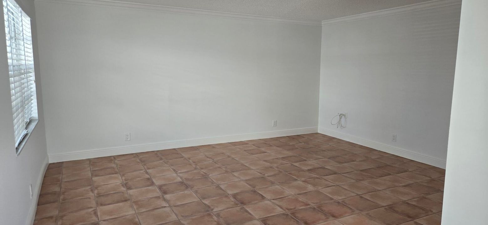 For Sale: $149,900 (2 beds, 2 baths, 902 Square Feet)