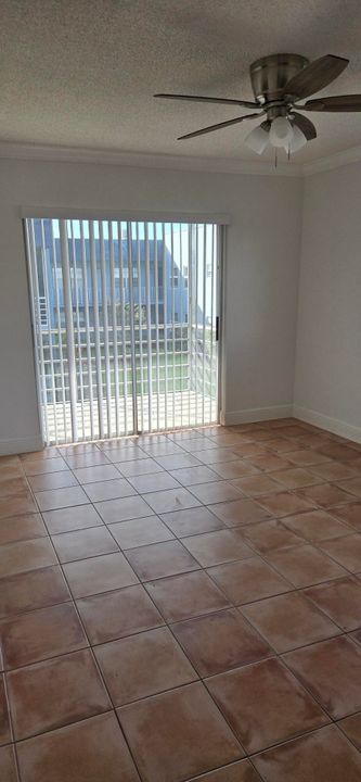 For Sale: $149,900 (2 beds, 2 baths, 902 Square Feet)