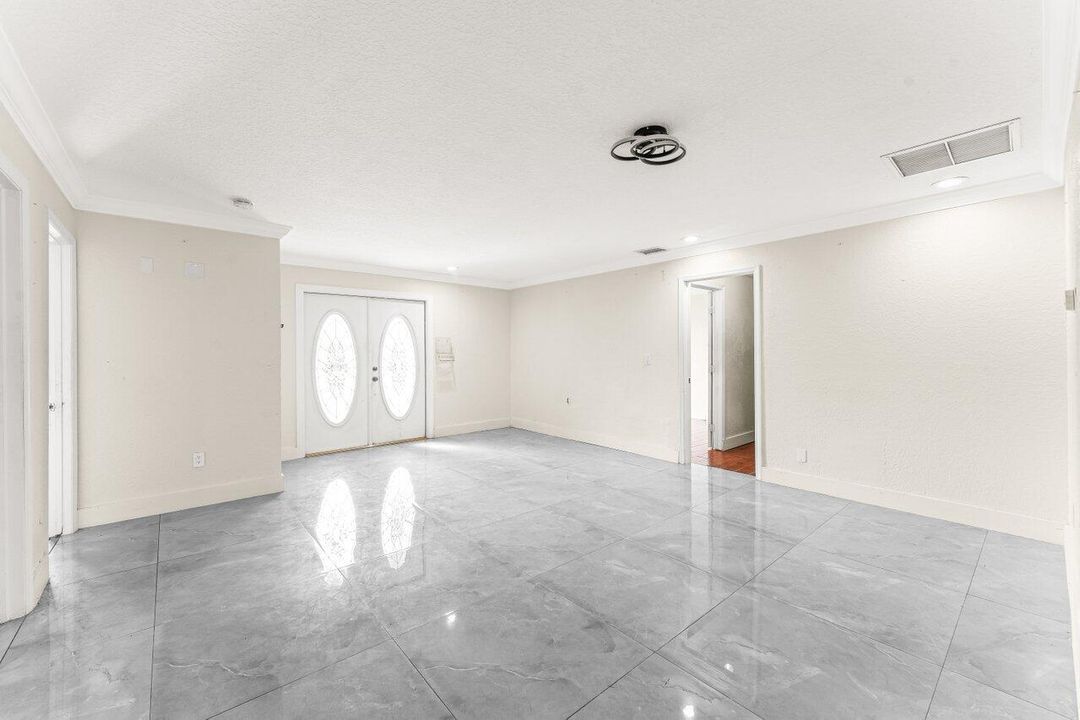 For Rent: $3,600 (4 beds, 2 baths, 2057 Square Feet)