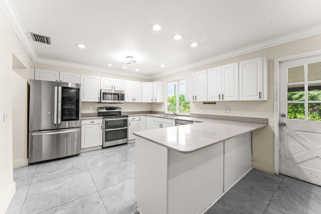 For Rent: $3,600 (4 beds, 2 baths, 2057 Square Feet)