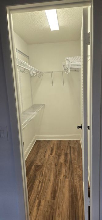 For Sale: $149,900 (2 beds, 2 baths, 902 Square Feet)