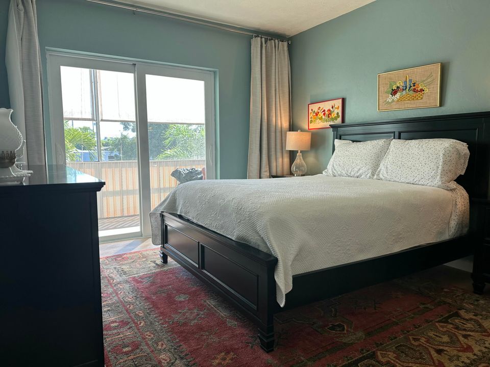 For Sale: $149,900 (2 beds, 2 baths, 880 Square Feet)