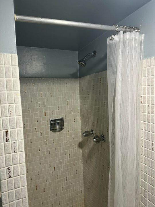 For Sale: $149,900 (2 beds, 2 baths, 880 Square Feet)