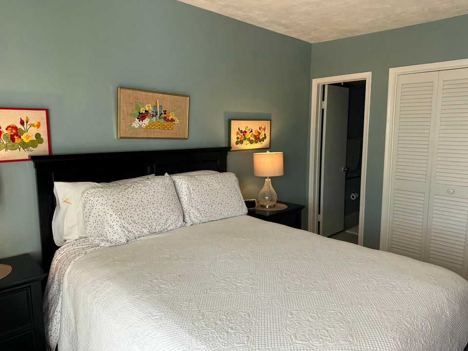 For Sale: $149,900 (2 beds, 2 baths, 880 Square Feet)