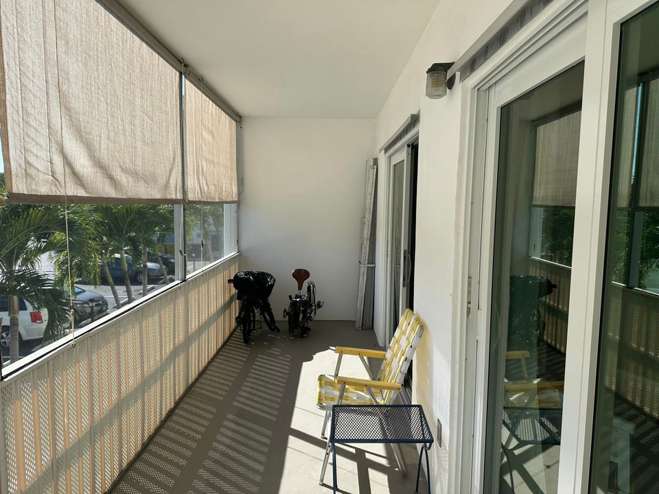 For Sale: $149,900 (2 beds, 2 baths, 880 Square Feet)