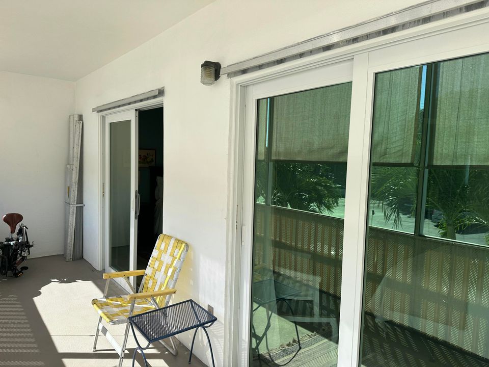 For Sale: $149,900 (2 beds, 2 baths, 880 Square Feet)