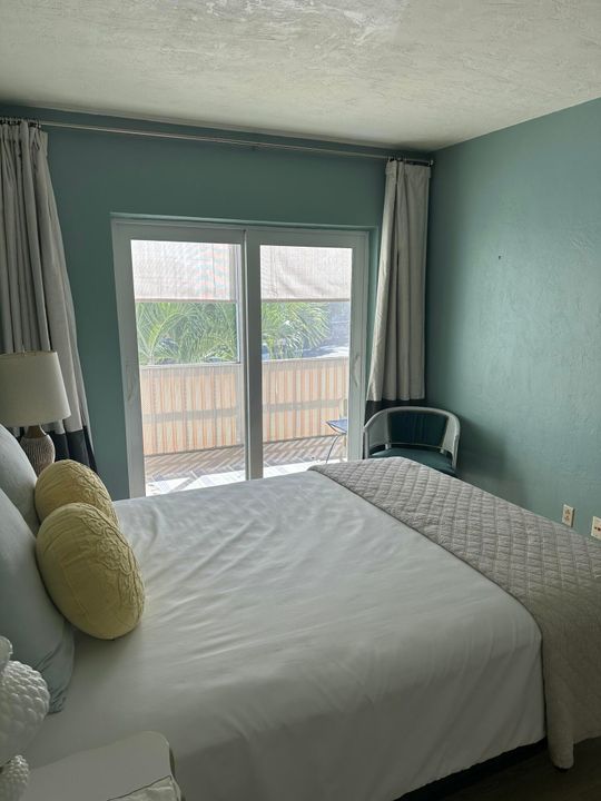 For Sale: $149,900 (2 beds, 2 baths, 880 Square Feet)