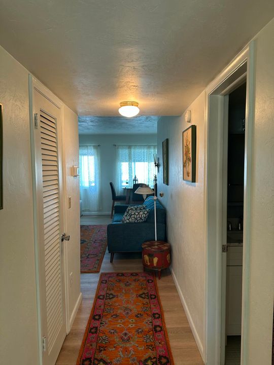 For Sale: $149,900 (2 beds, 2 baths, 880 Square Feet)