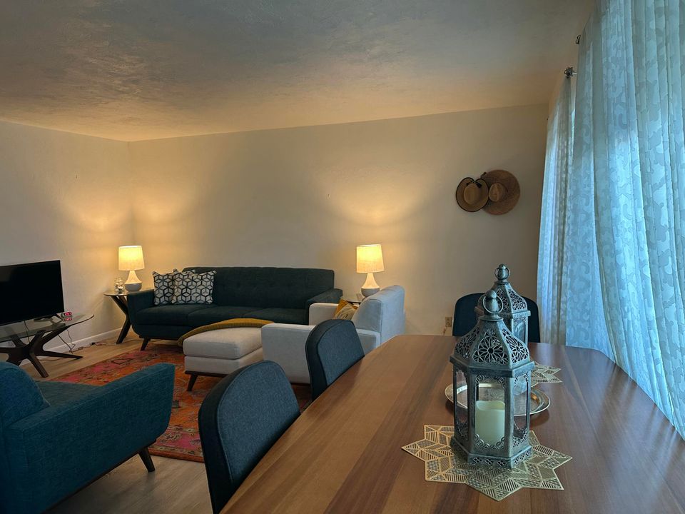 For Sale: $149,900 (2 beds, 2 baths, 880 Square Feet)