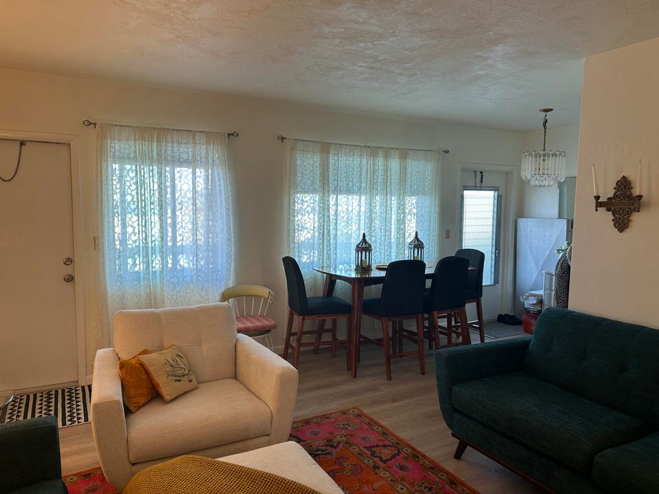 For Sale: $149,900 (2 beds, 2 baths, 880 Square Feet)