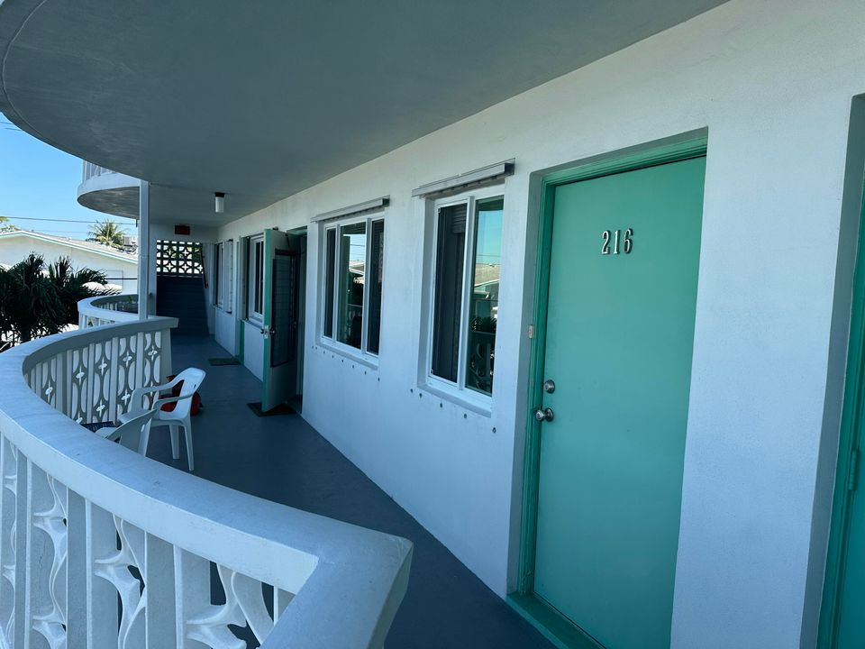 For Sale: $149,900 (2 beds, 2 baths, 880 Square Feet)