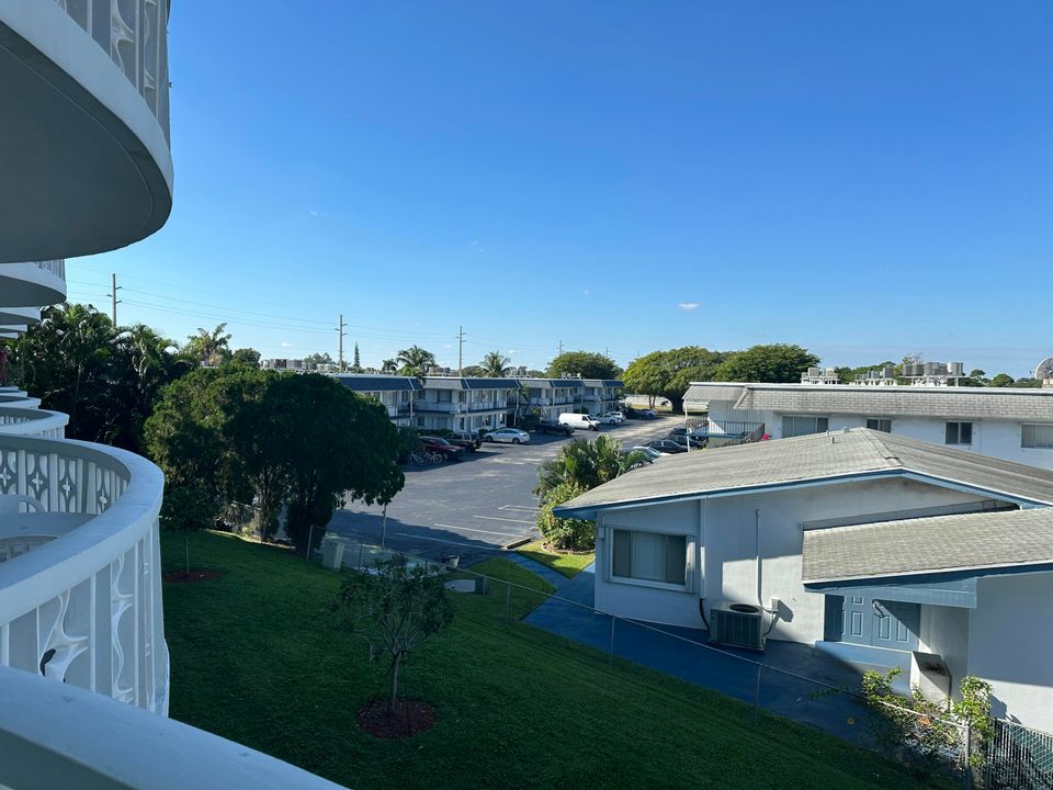 For Sale: $149,900 (2 beds, 2 baths, 880 Square Feet)