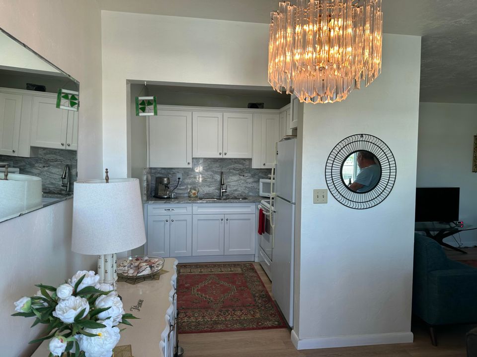 For Sale: $149,900 (2 beds, 2 baths, 880 Square Feet)