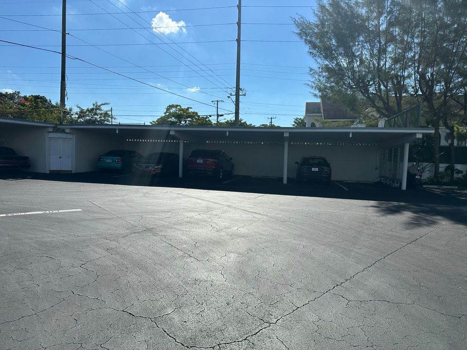 For Sale: $149,900 (2 beds, 2 baths, 880 Square Feet)