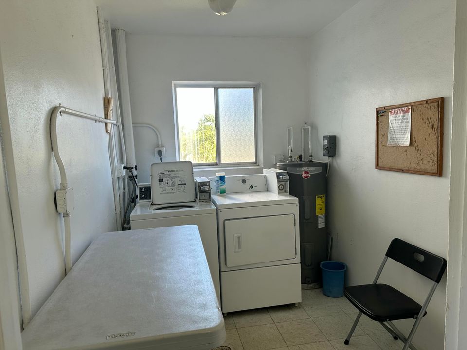 For Sale: $149,900 (2 beds, 2 baths, 880 Square Feet)