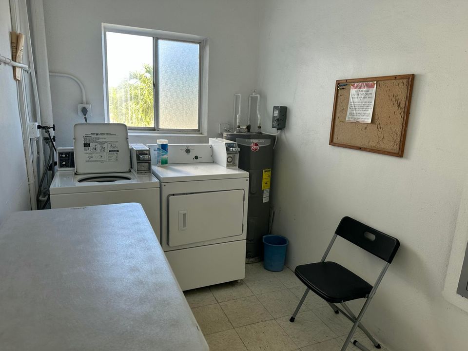 For Sale: $149,900 (2 beds, 2 baths, 880 Square Feet)