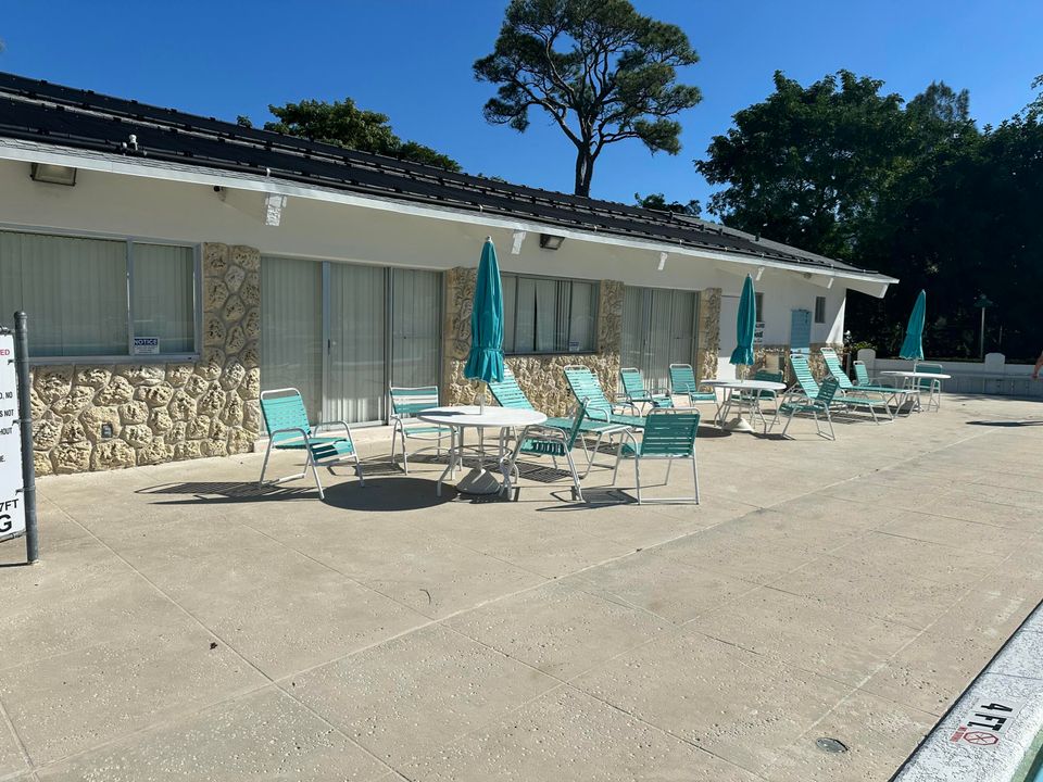 For Sale: $149,900 (2 beds, 2 baths, 880 Square Feet)