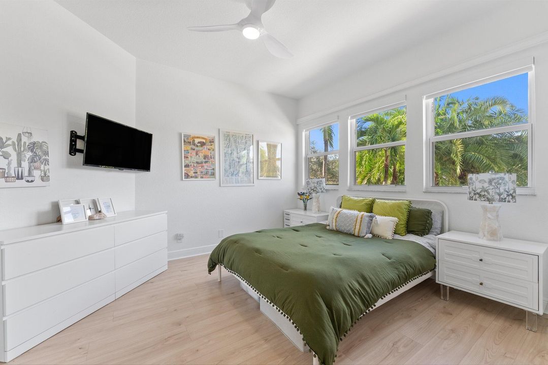 待售: $1,499,000 (5 贝兹, 4 浴室, 4003 平方英尺)