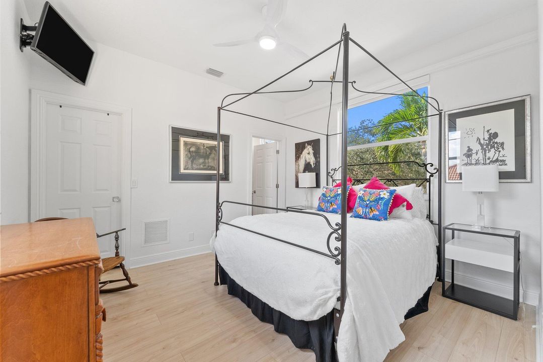 待售: $1,499,000 (5 贝兹, 4 浴室, 4003 平方英尺)