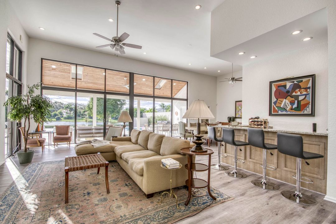 En Venta: $2,100,000 (3 camas, 3 baños, 2636 Pies cuadrados)