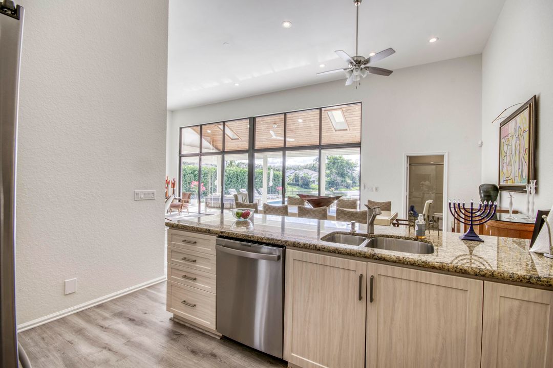 En Venta: $2,100,000 (3 camas, 3 baños, 2636 Pies cuadrados)