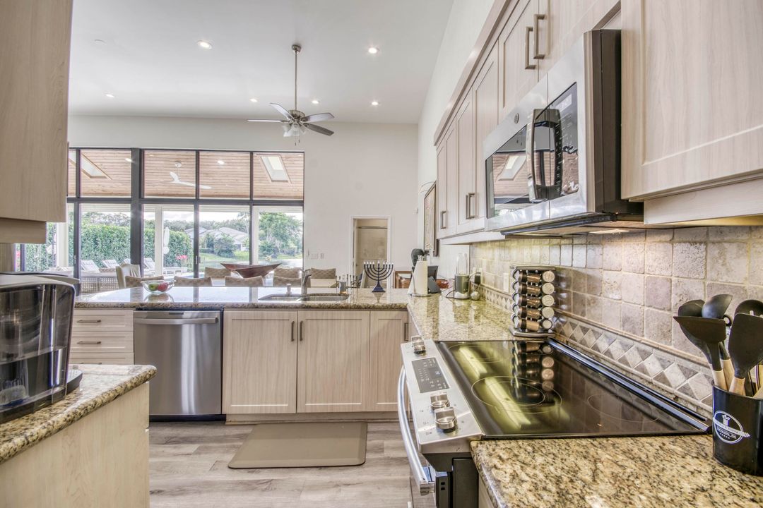 En Venta: $2,100,000 (3 camas, 3 baños, 2636 Pies cuadrados)