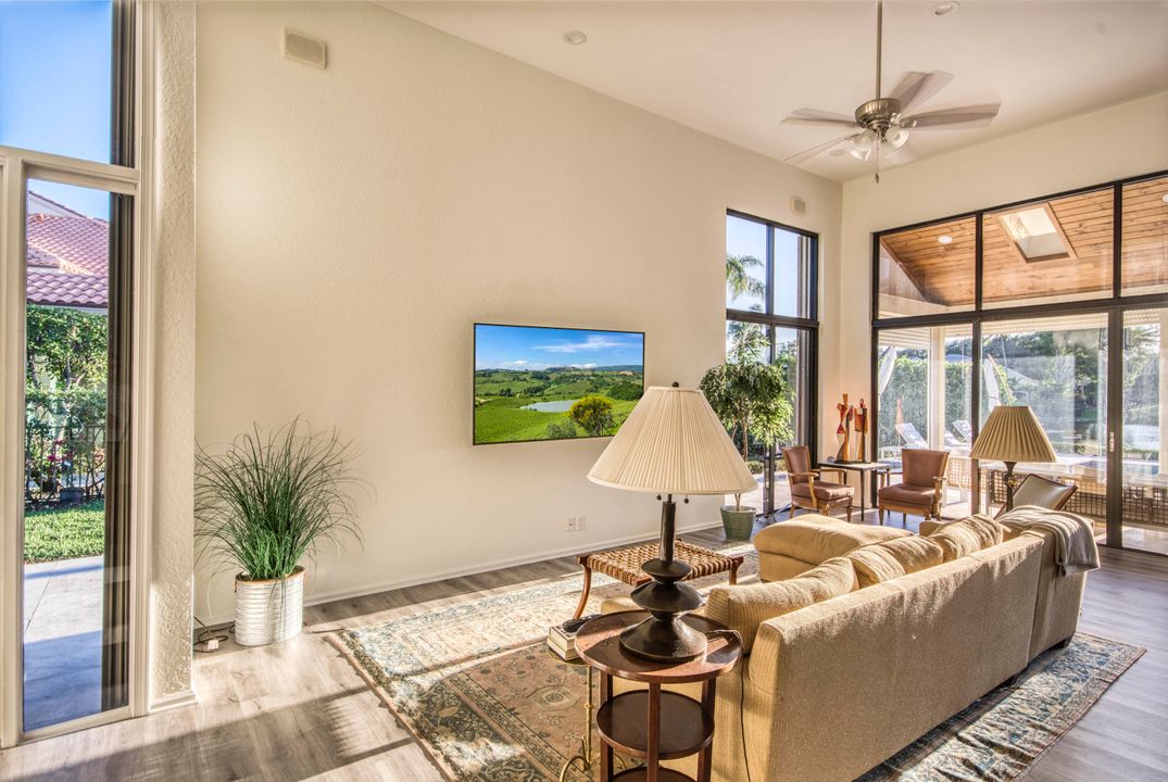 En Venta: $2,100,000 (3 camas, 3 baños, 2636 Pies cuadrados)