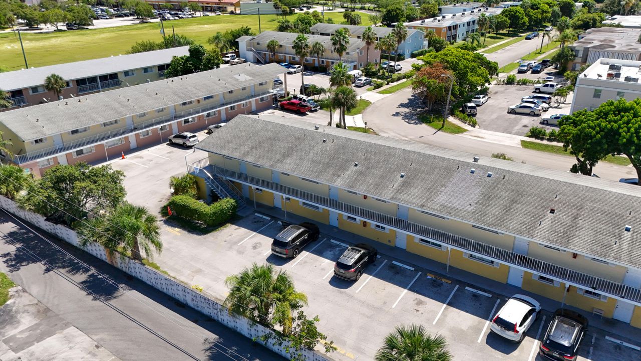 出租: $1,800 (2 贝兹, 1 浴室, 825 平方英尺)