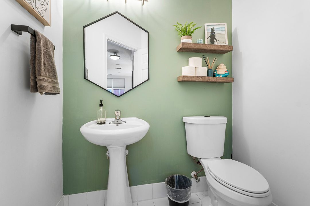 На продажу: $355,000 (2 спален, 2 ванн, 1293 Квадратных фут)