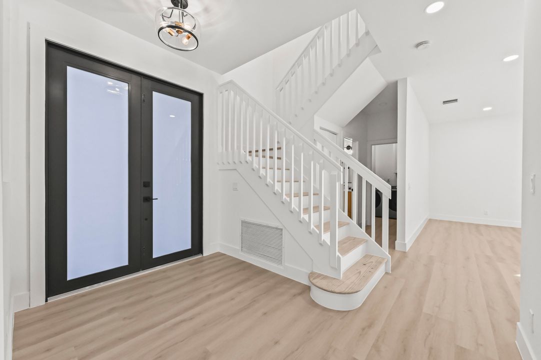 En Venta: $839,000 (4 camas, 2 baños, 2552 Pies cuadrados)