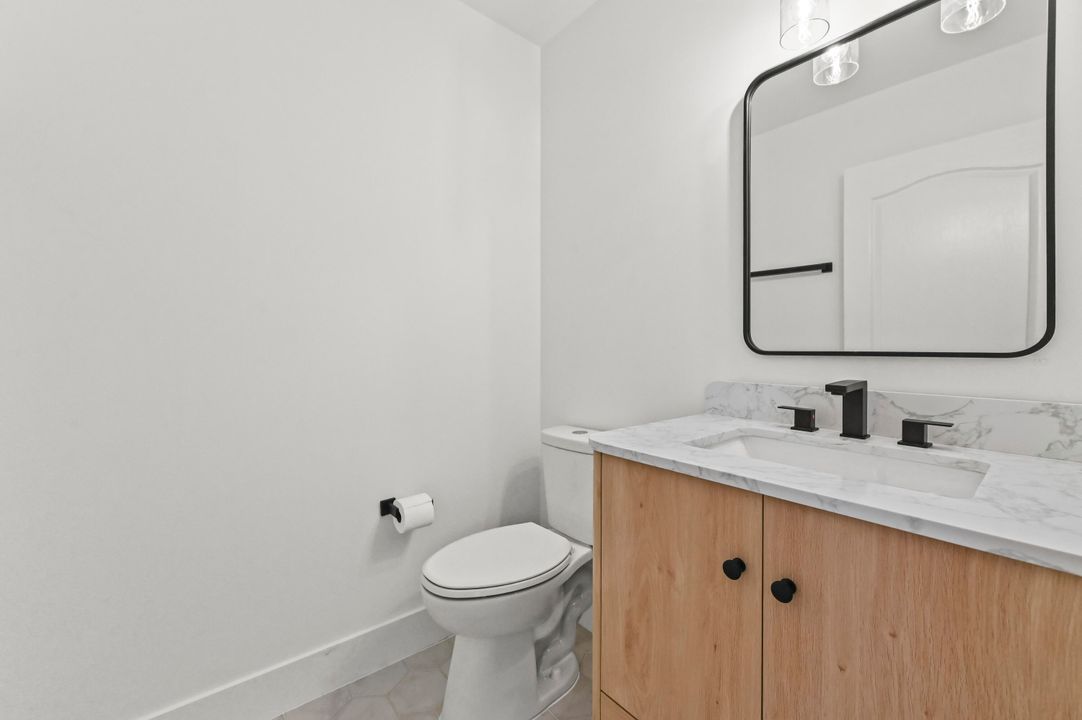 En Venta: $839,000 (4 camas, 2 baños, 2552 Pies cuadrados)