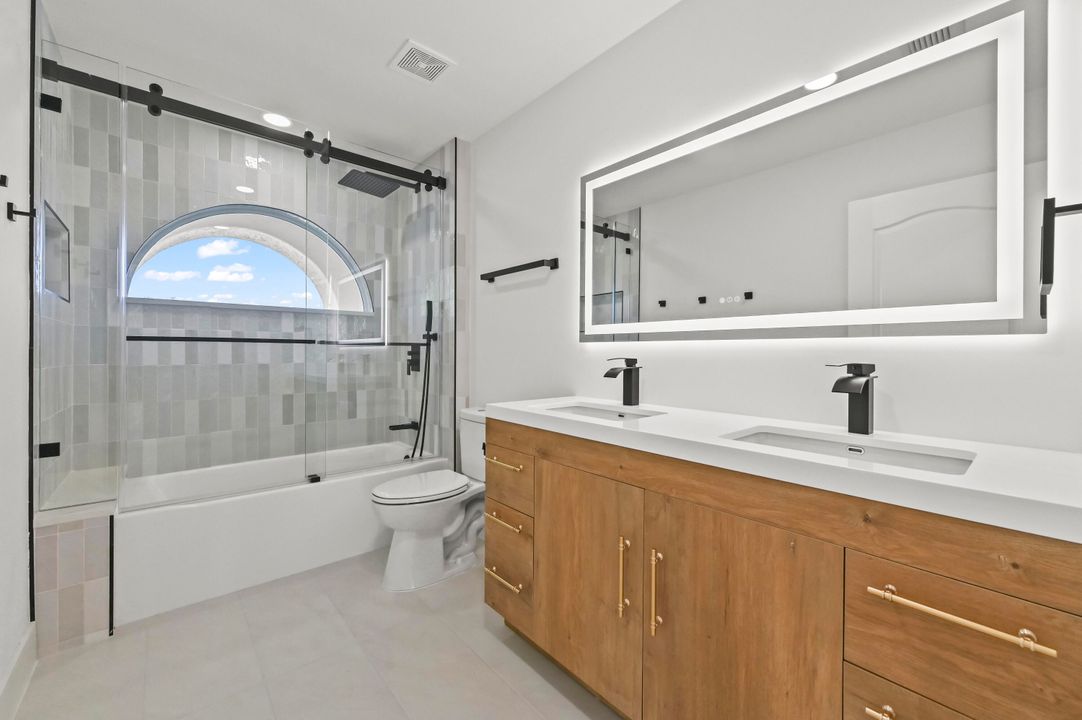 En Venta: $839,000 (4 camas, 2 baños, 2552 Pies cuadrados)