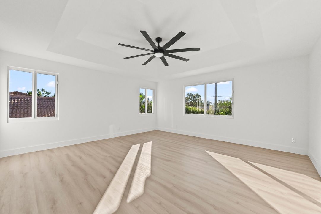 En Venta: $839,000 (4 camas, 2 baños, 2552 Pies cuadrados)