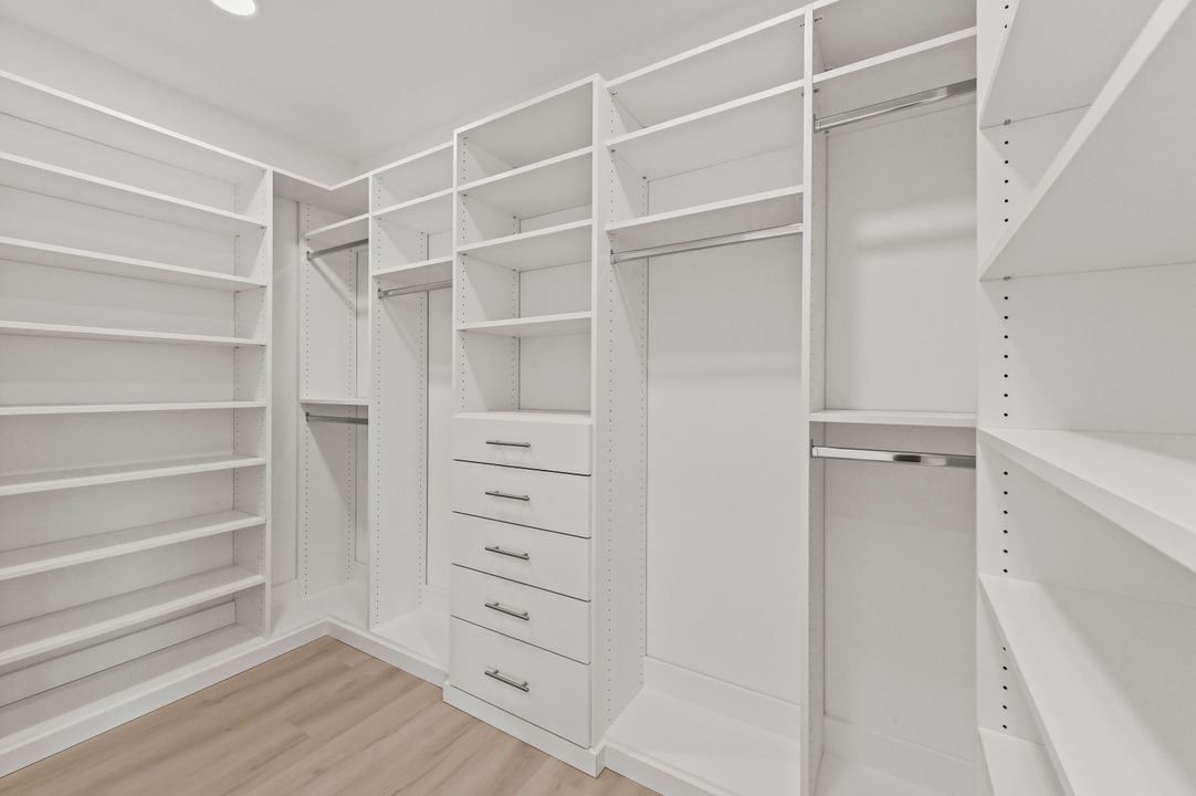 En Venta: $839,000 (4 camas, 2 baños, 2552 Pies cuadrados)