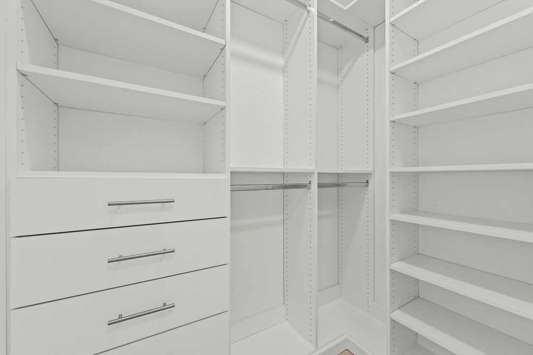 En Venta: $839,000 (4 camas, 2 baños, 2552 Pies cuadrados)