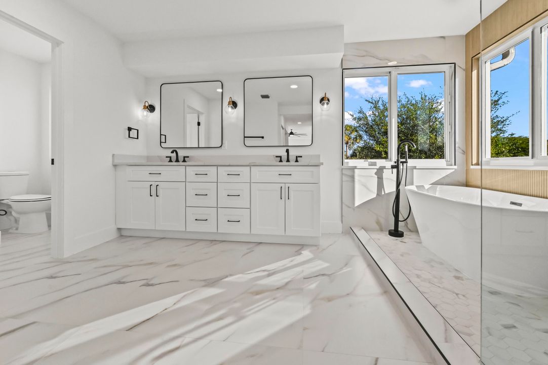 En Venta: $839,000 (4 camas, 2 baños, 2552 Pies cuadrados)