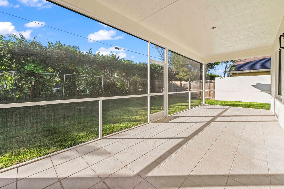 En Venta: $839,000 (4 camas, 2 baños, 2552 Pies cuadrados)