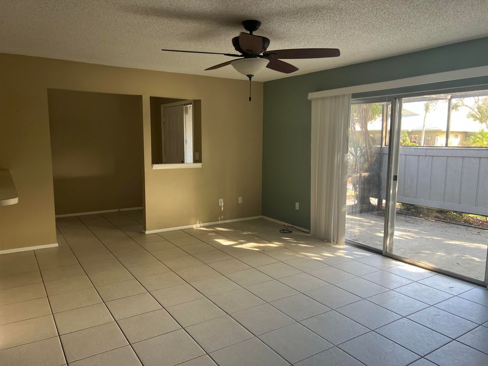 En Venta: $199,000 (2 camas, 2 baños, 1037 Pies cuadrados)