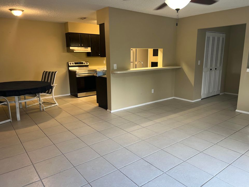 En Venta: $199,000 (2 camas, 2 baños, 1037 Pies cuadrados)