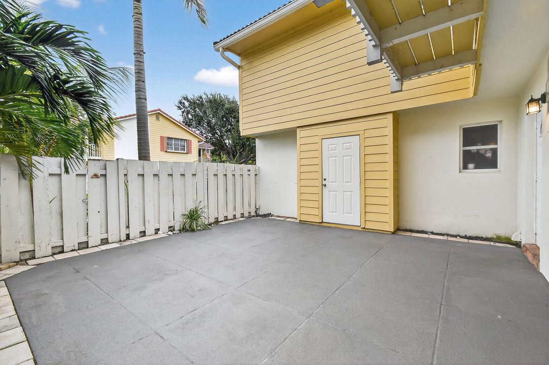 For Sale: $550,000 (2 beds, 2 baths, 1250 Square Feet)