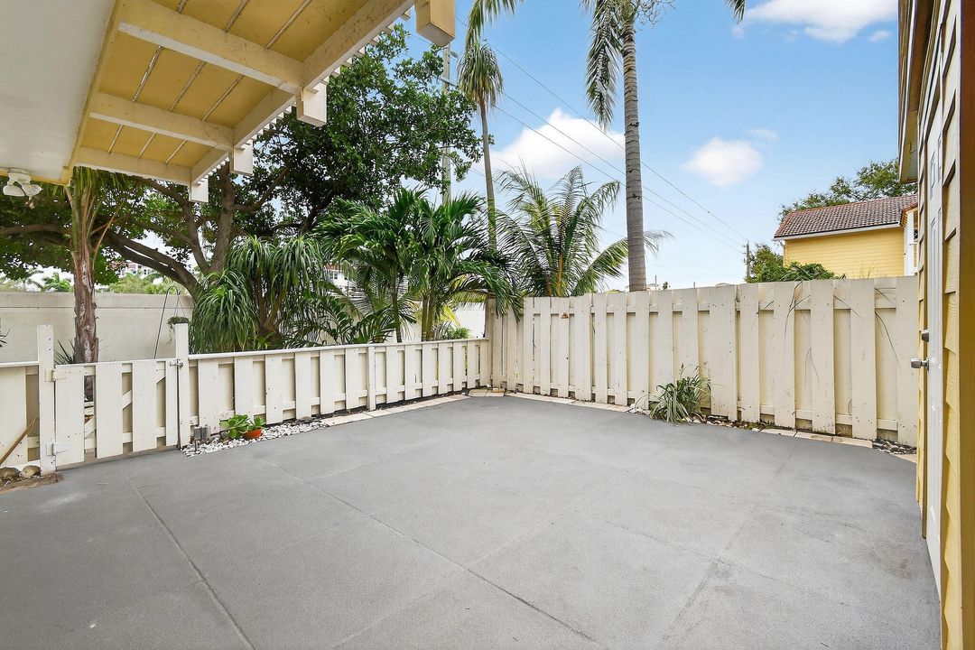 For Sale: $550,000 (2 beds, 2 baths, 1250 Square Feet)