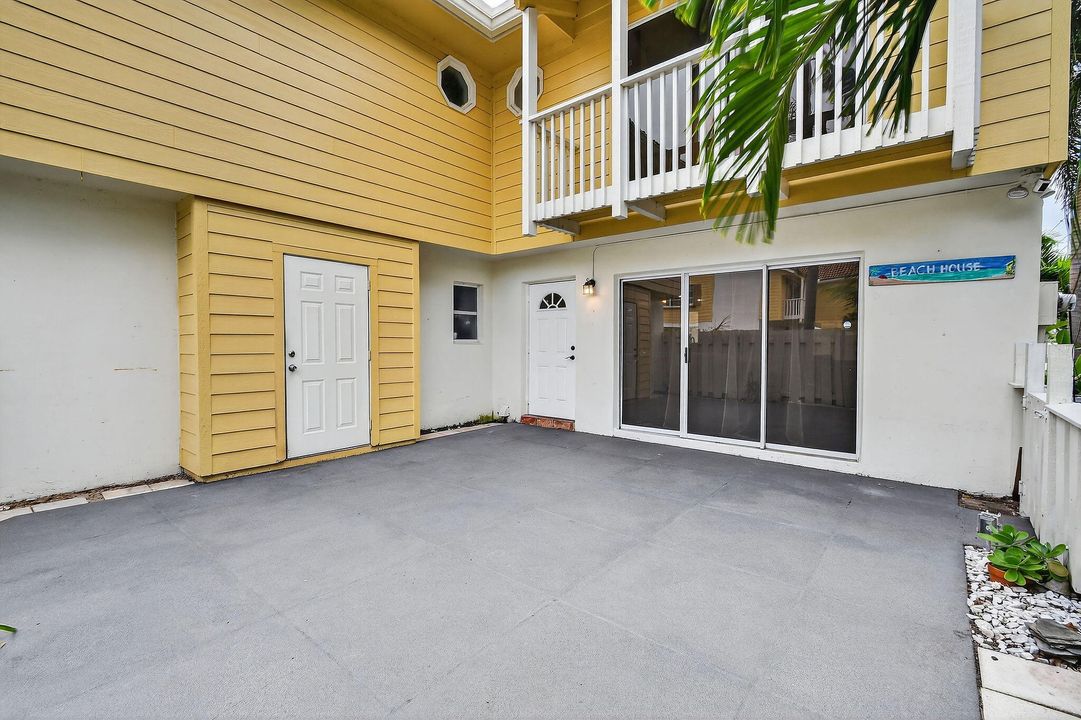 For Sale: $550,000 (2 beds, 2 baths, 1250 Square Feet)