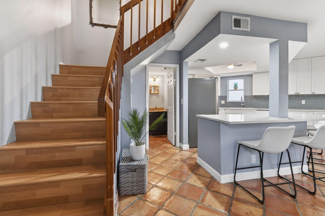 For Sale: $550,000 (2 beds, 2 baths, 1250 Square Feet)