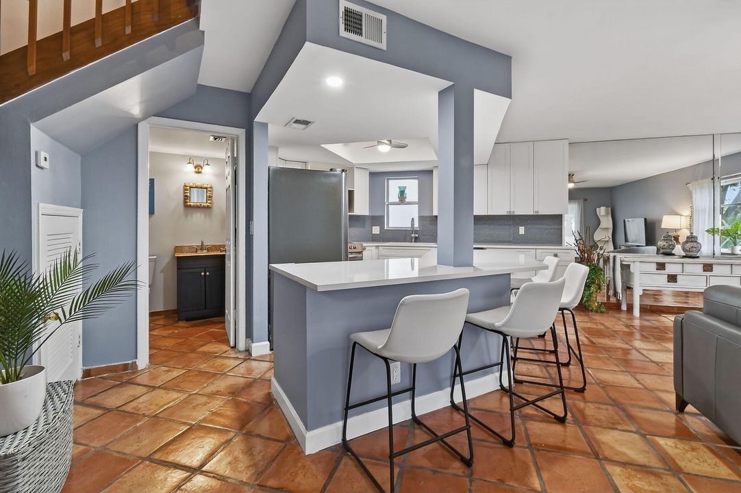 For Sale: $550,000 (2 beds, 2 baths, 1250 Square Feet)