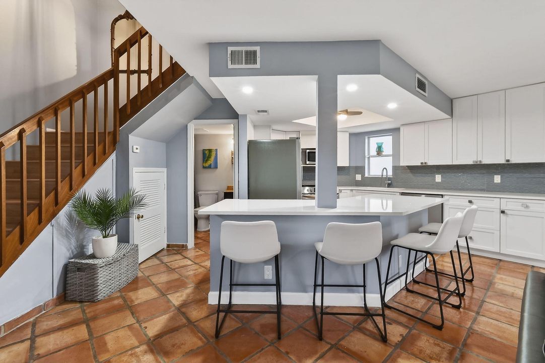 For Sale: $550,000 (2 beds, 2 baths, 1250 Square Feet)