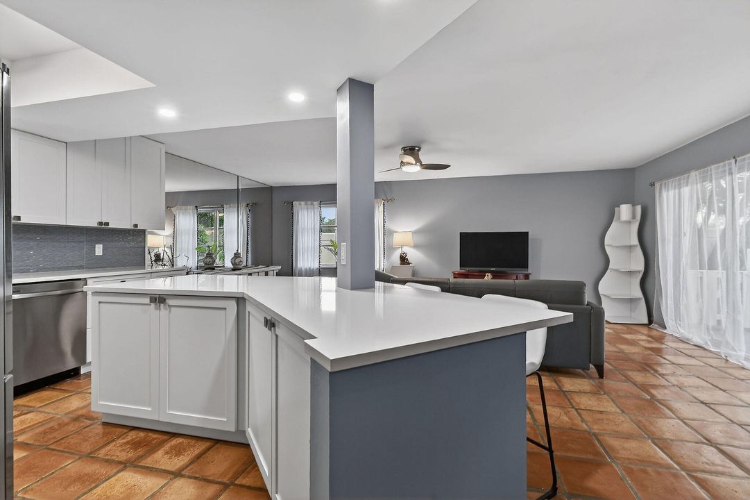 For Sale: $550,000 (2 beds, 2 baths, 1250 Square Feet)