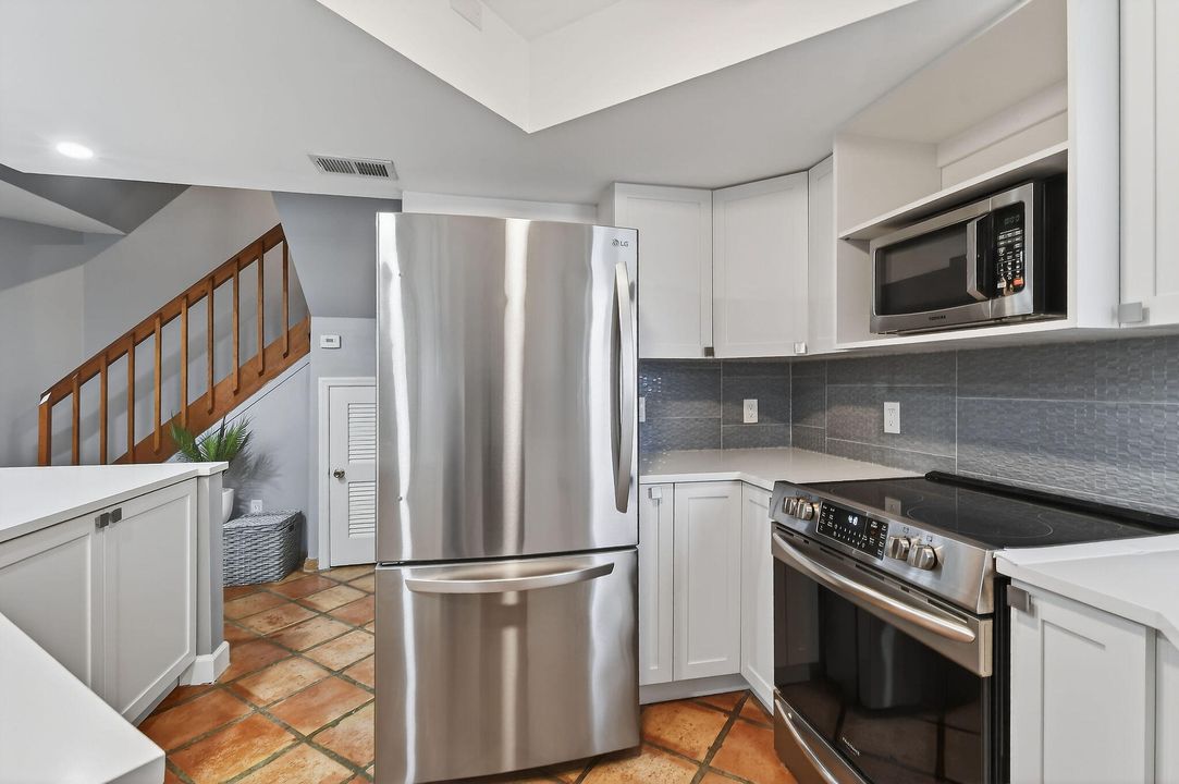 For Sale: $550,000 (2 beds, 2 baths, 1250 Square Feet)