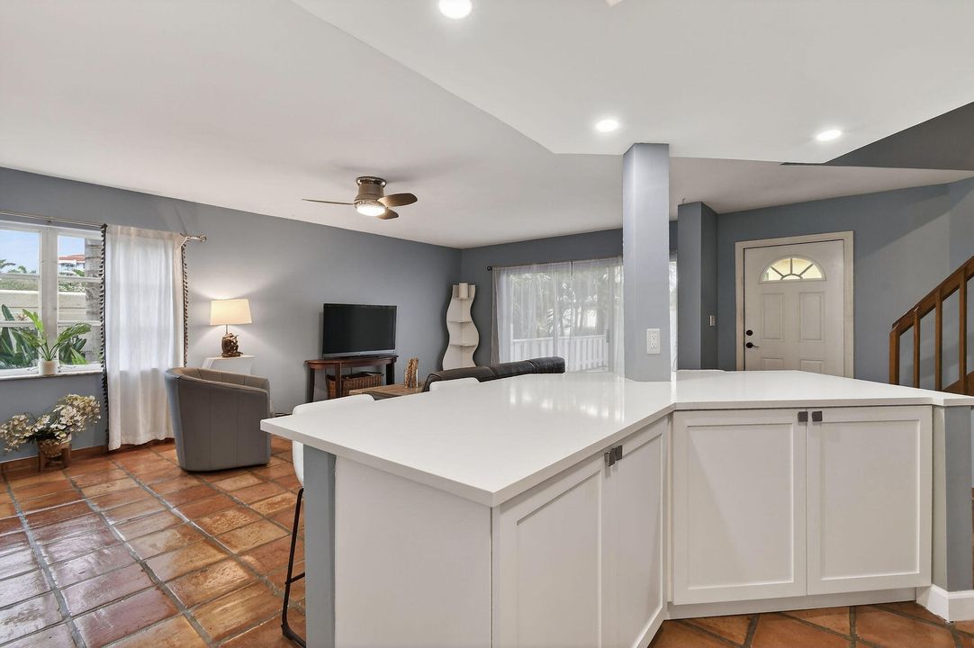 For Sale: $550,000 (2 beds, 2 baths, 1250 Square Feet)