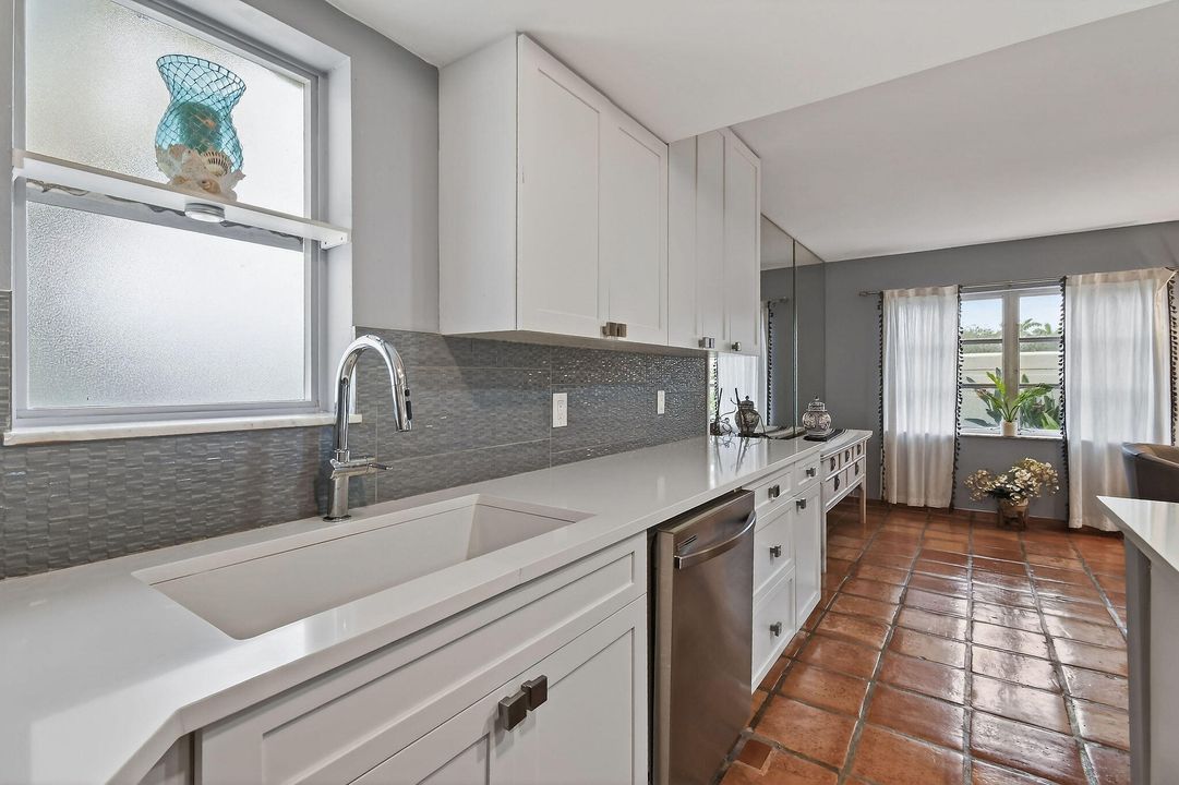 For Sale: $550,000 (2 beds, 2 baths, 1250 Square Feet)